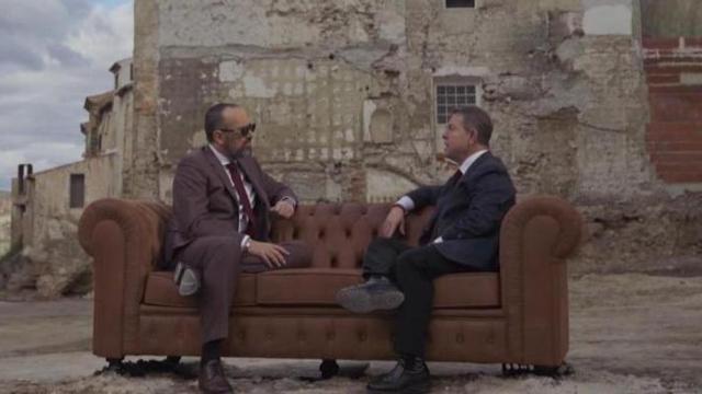 Page y Risto Mejide durante la grabación de 'Viajando con Chester' en Letur (Albacete).