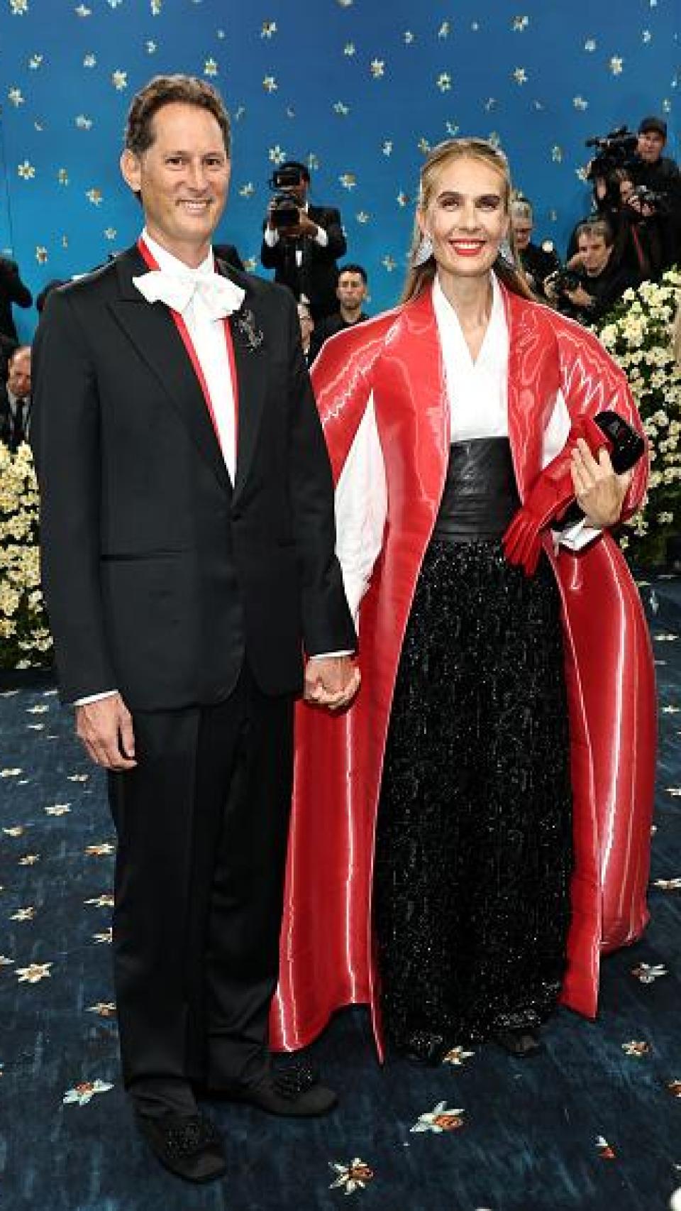 Lavinia Borromeo junto a su marido, John Elkann, en la Gala MET.
