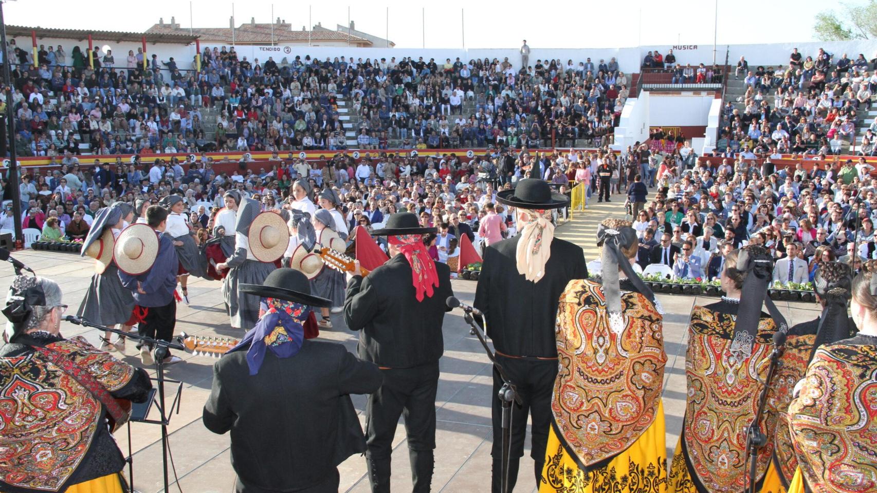 Pedro Muñoz vive un 1 de mayo sin igual: la Plaza de Toros, más llena que nunca por el LXII Festival del Mayo Manchego