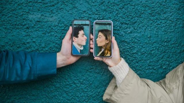 Imagen de archivo de dos personas que han hecho 'match'.