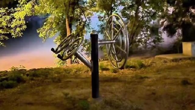 Columpio misterioso en la senda ecológica del río Tajo en Toledo.