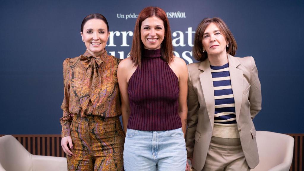 Cruz Sánchez de Lara y Charo Izquierdo, junto a la entrevistada de la semana.