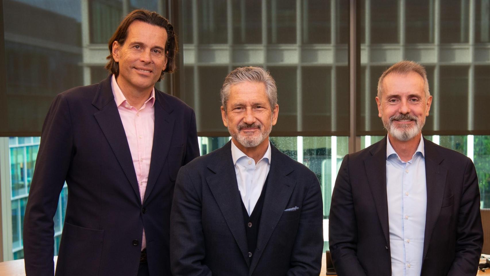 Lutz Schüler, consejero delegado de VMO2; Michael Fries, consejero delegado de Liberty Global, y Marc Murtra, presidente de Telefónica, en un reunión el pasado mes de enero.