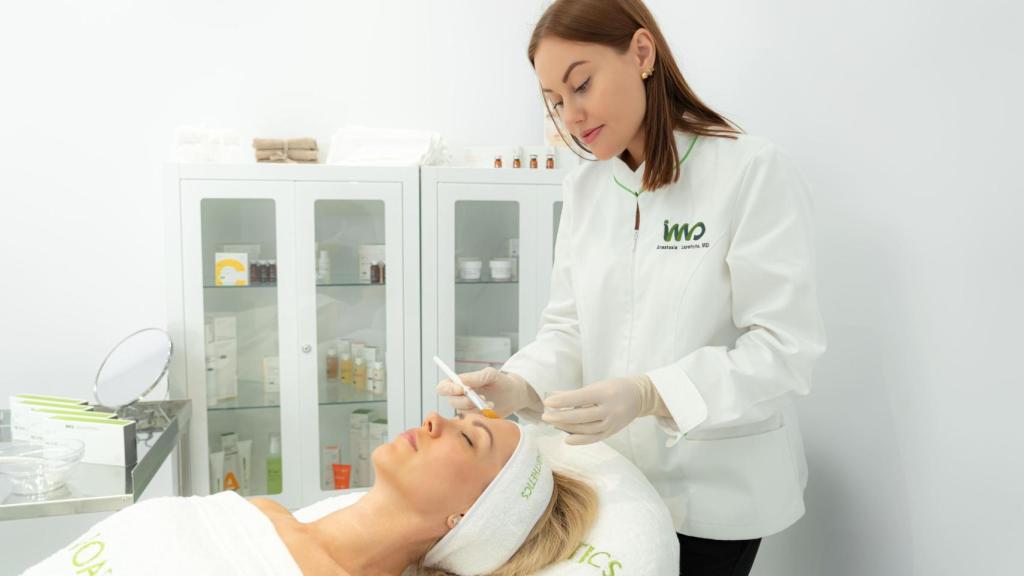 La doctora Lapshyna con una de sus pacientes.