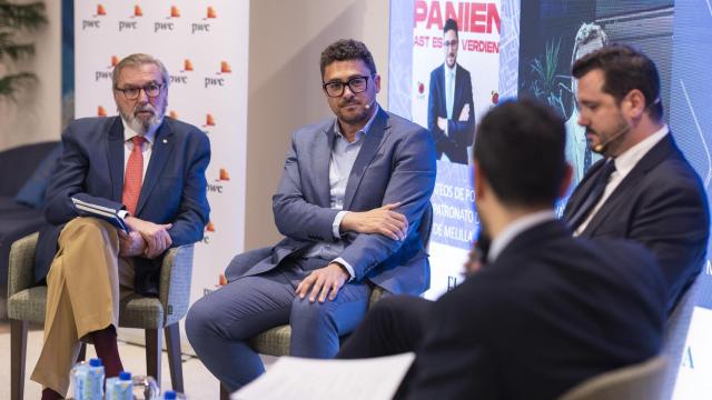 José Luis Martínez- Lázaro, CEO de Total Logistic Services; Javier Mateos, gerente del Patronato de Turismo de Melilla, y Luis Ayala, director de la Autoridad Portuaria de Melilla.