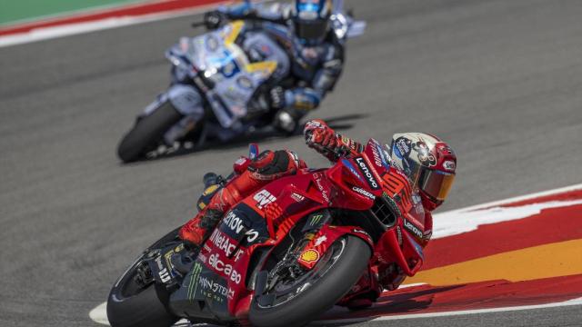 Marc Márquez por delante de su hermano Álex en el GP de Las Américas.