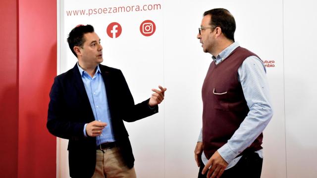 El secretario de Organización del PSOE  de Castilla y León, Daniel de la Rosa; junto al el secretario de Organización  del PSOE de Zamora, Iñaki Gómez