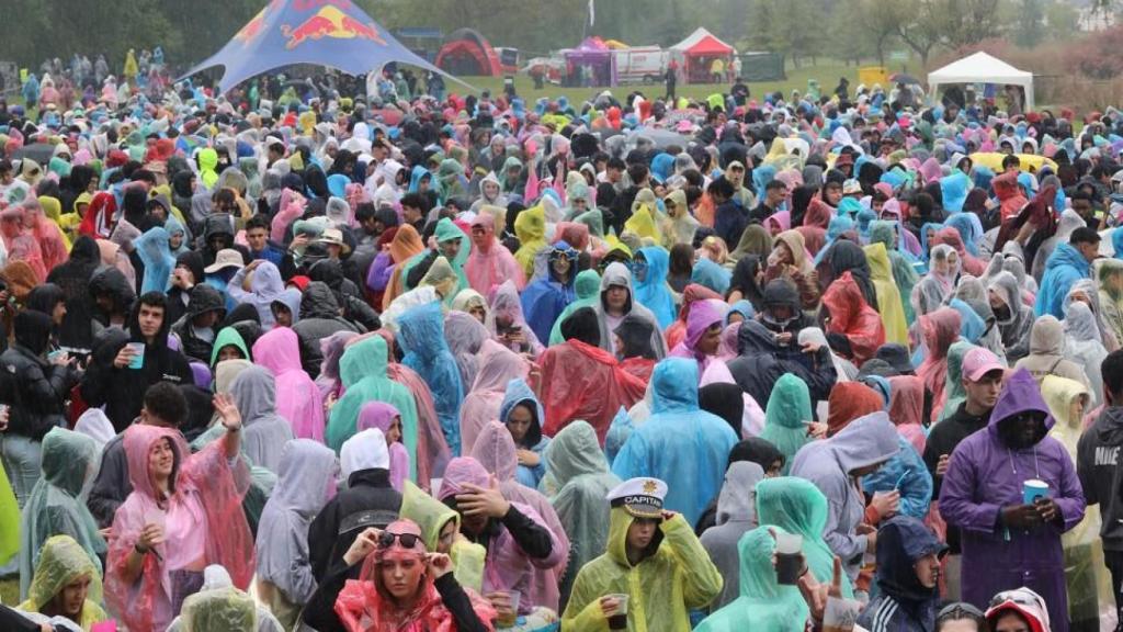 Jóvenes disfrutan de la fiesta de la ITA