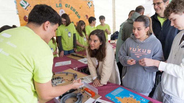 Inés Rey en el Día de la Ciencia en la Calle