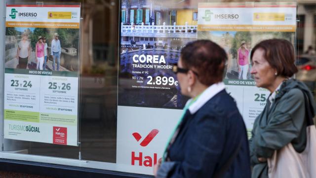 Agencia de viajes con publicidad de los viajes del Imserso.