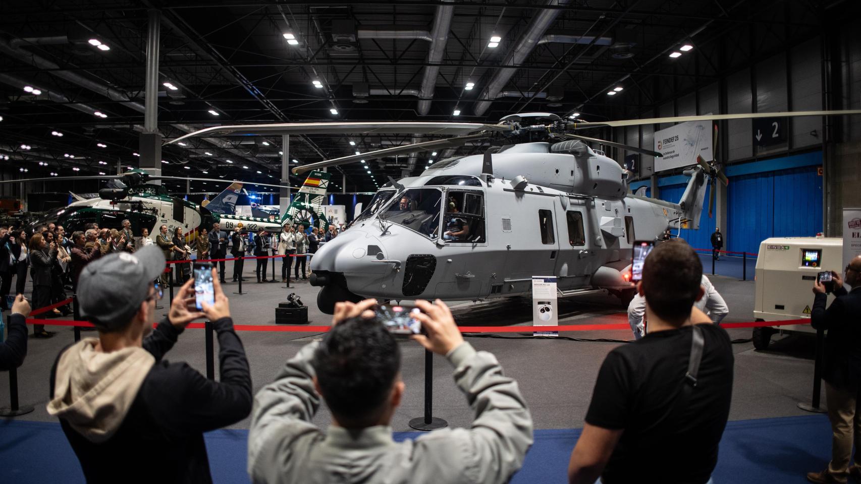 Un helicóptero en la Feria Internacional de Defensa y Seguridad de España (Feindef).