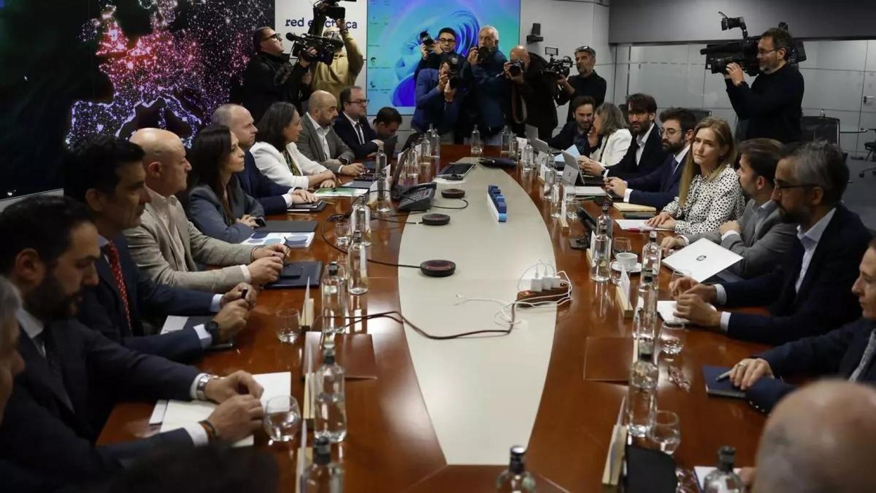 Un momento de la segunda reunión del Comité creado por el Gobierno para el análisis del apagón eléctrico, este sábado en Madrid.