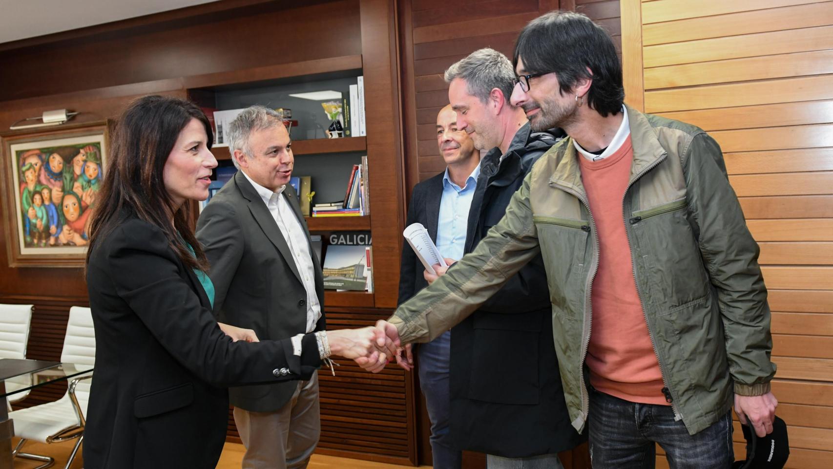 Imagen de la reunión entre la consellería de Vivenda y los cooperativistas de Xuxán el pasado mes de mayo.