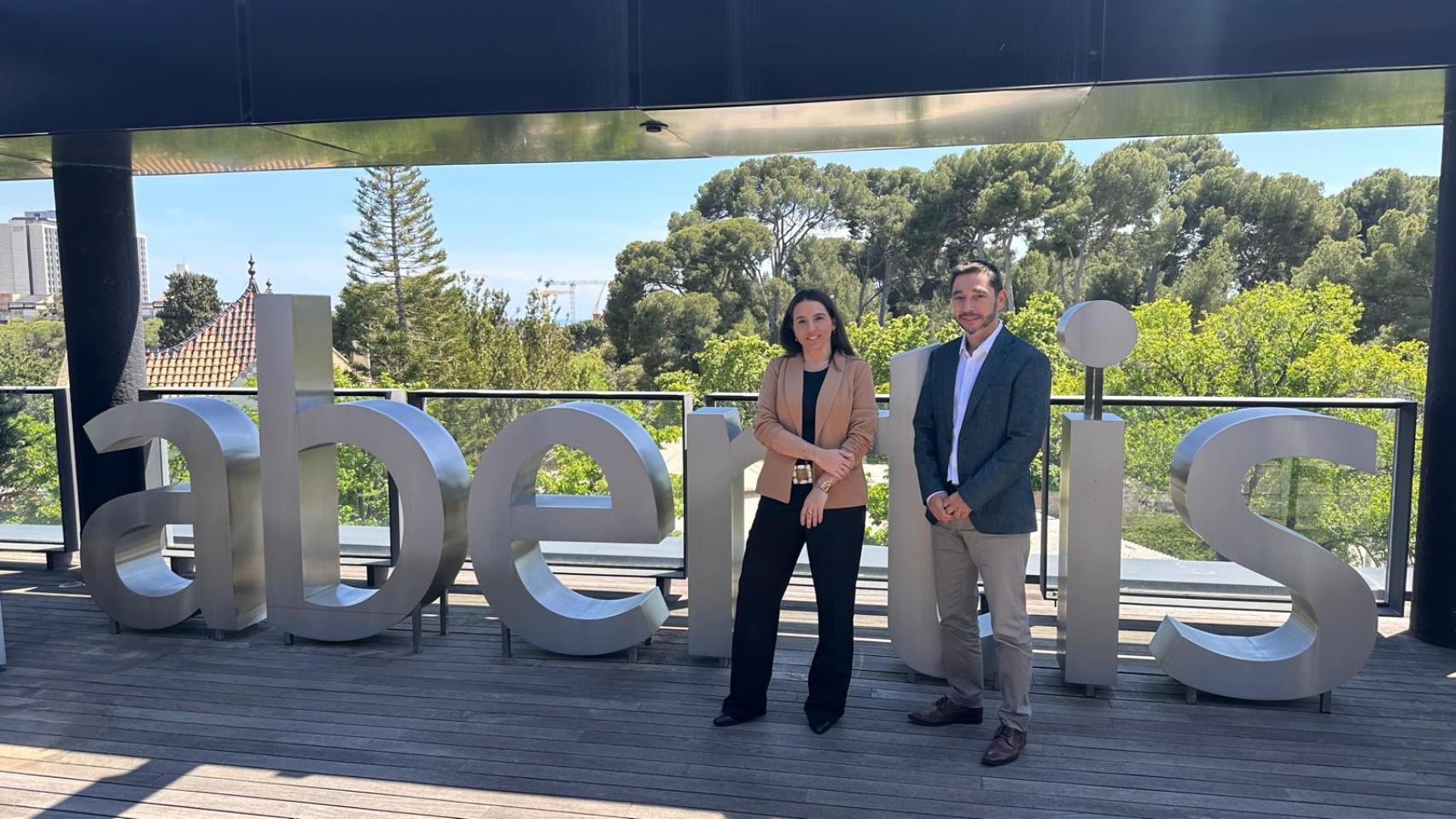 Laura Moreno, CEO de EarthPulse, junto a Antonio Durán, Global Head of Innovation de Abertis.