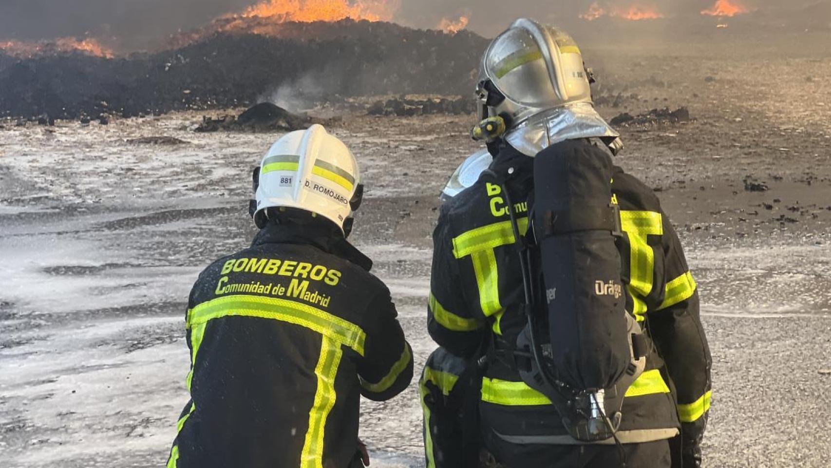 Dos bomberos de la Comunidad de Madrid.