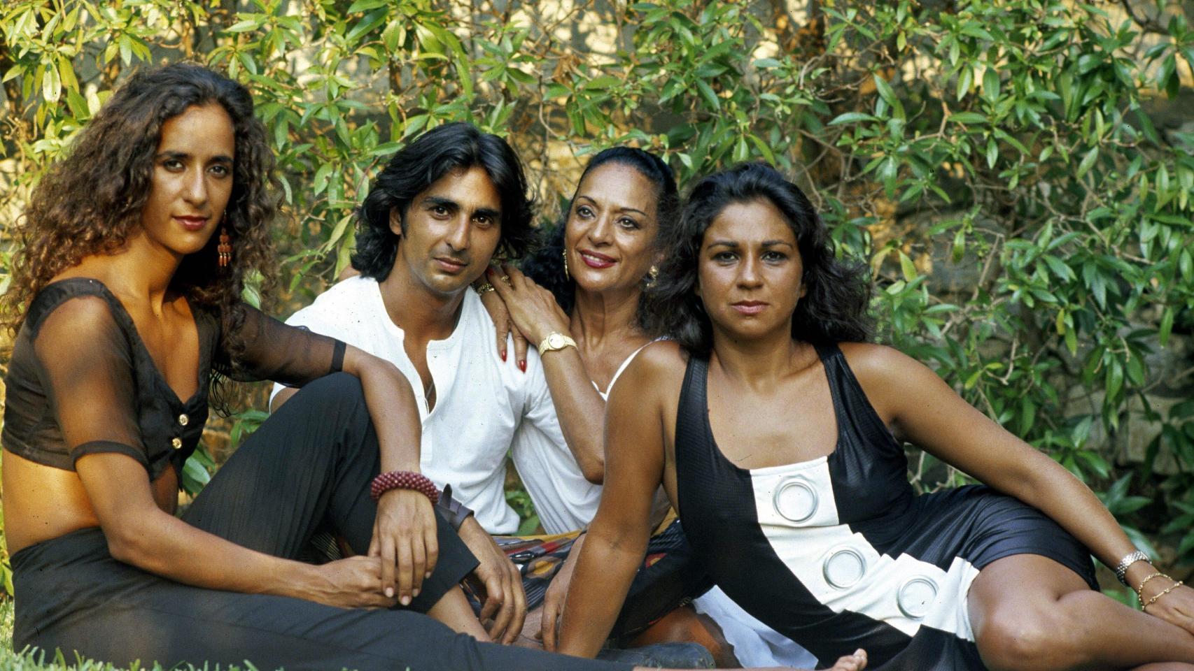 Lola Flores, junto a sus tres hijos, Lolita, Antonio y Rosario, en una imagen de archivo.