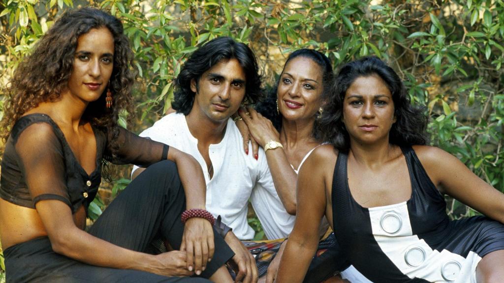 Lola Flores, junto a sus tres hijos, Lolita, Antonio y Rosario, en una imagen de archivo.