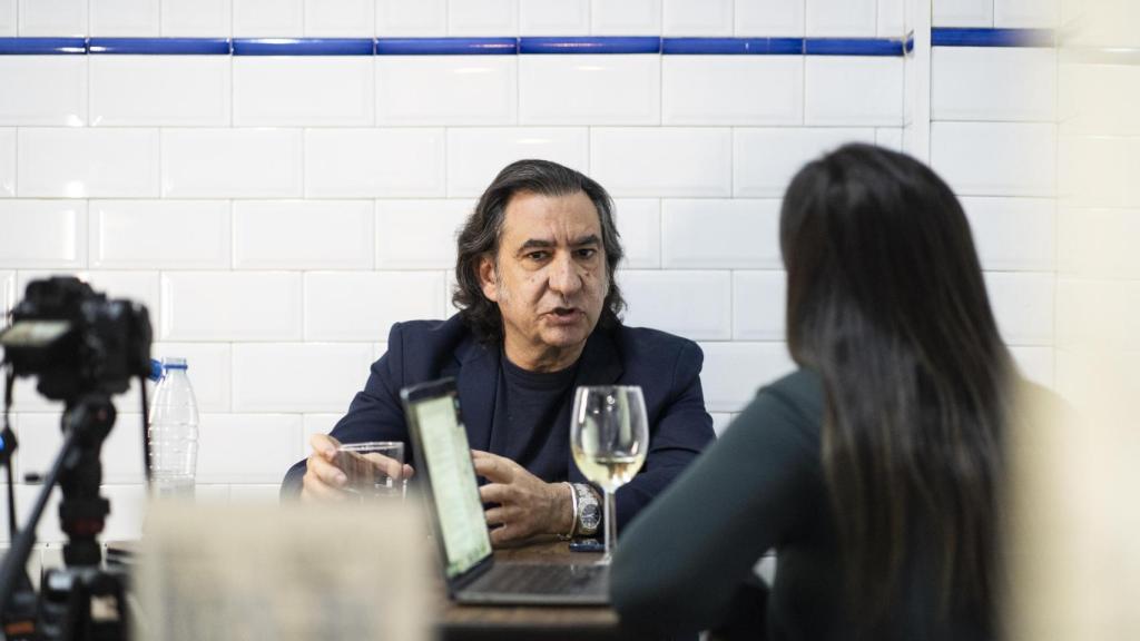 Ángel Antonio Herrera teorizando sobre el amor y sus cuitas durante esta entrevista.