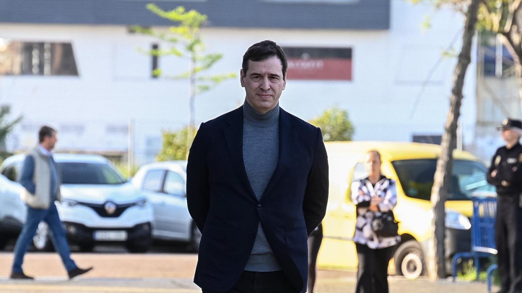 El hermano de Pedro Sánchez, David Sánchez, a su llegada a declarar en los juzgados de Badajoz el pasado abril.