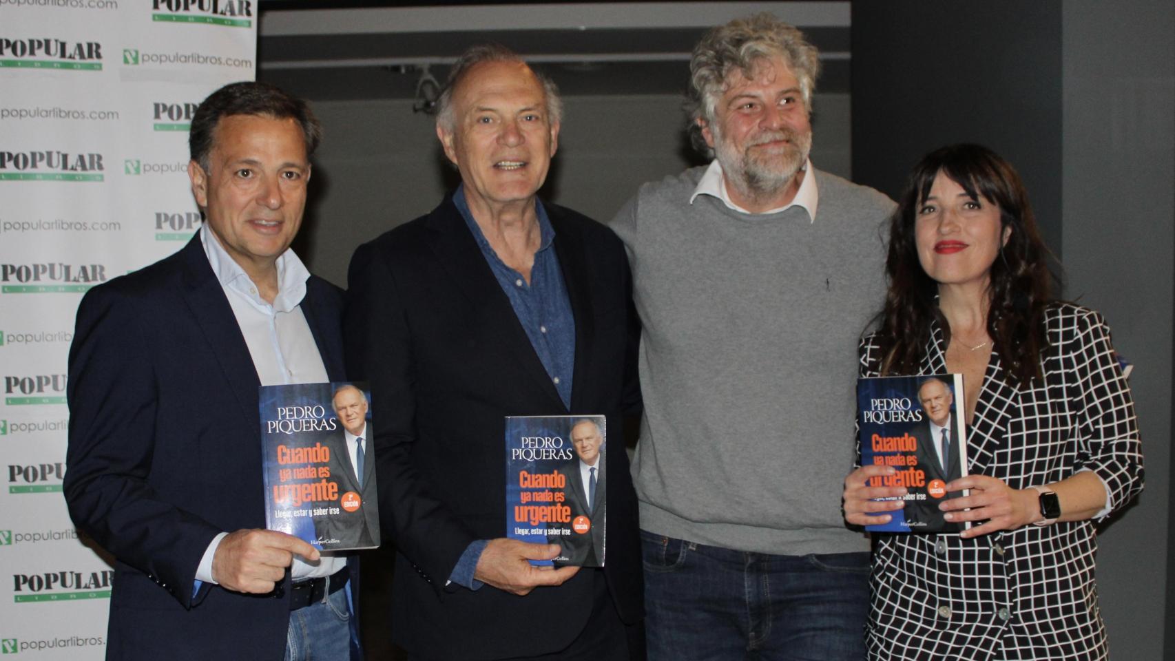 Imágenes del día: Pedro Piqueras presenta en Albacete su libro acompañado del cómico Raúl Cimas