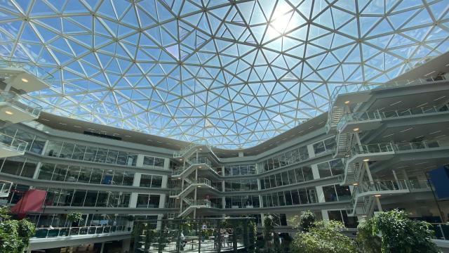 The Edge, en Amsterdam, es el espacio de trabajo donde tiene sus oficinas la compañía Signify.