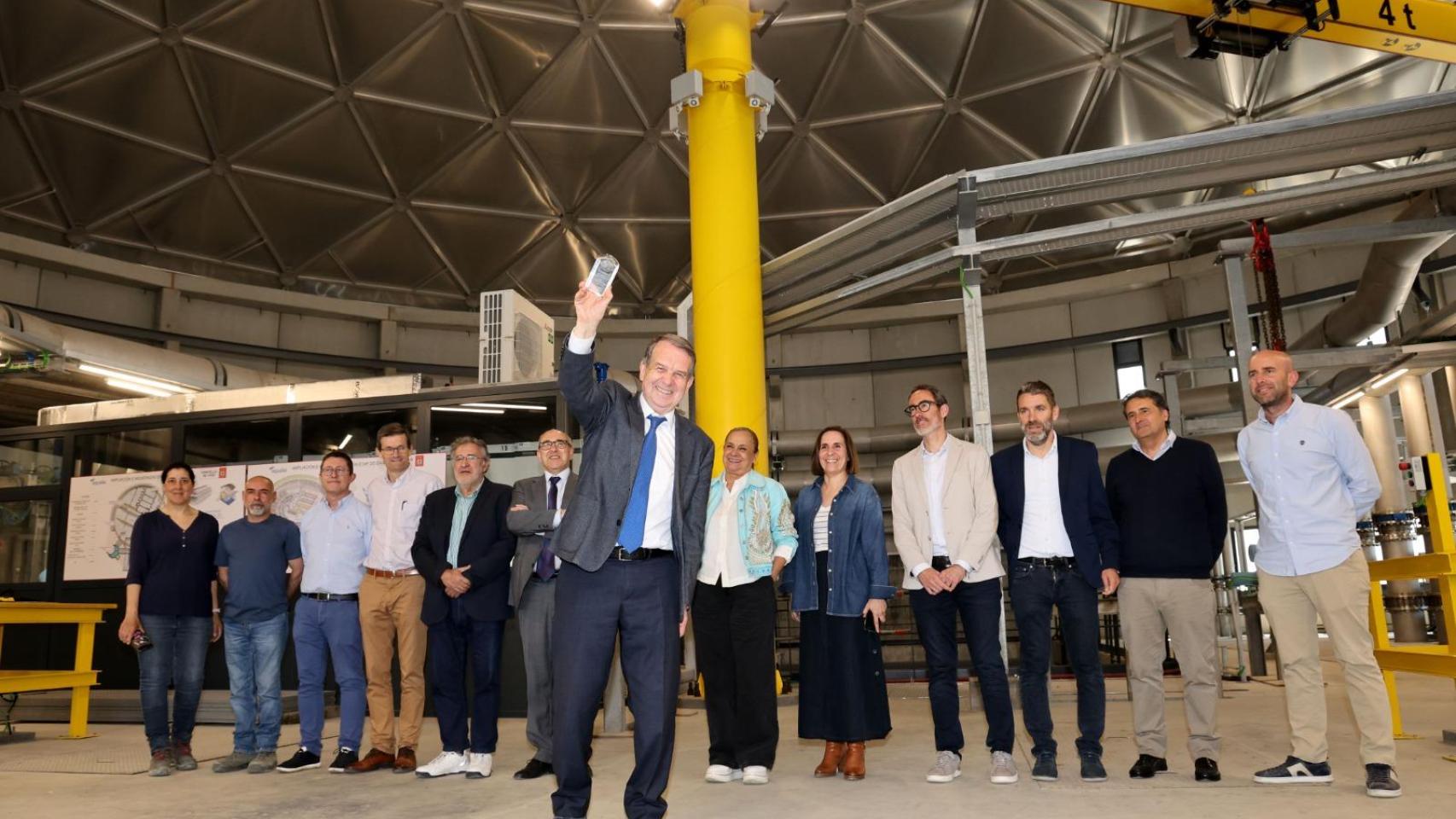 Abel Cabellero, en la potabilizadora de O Casal.