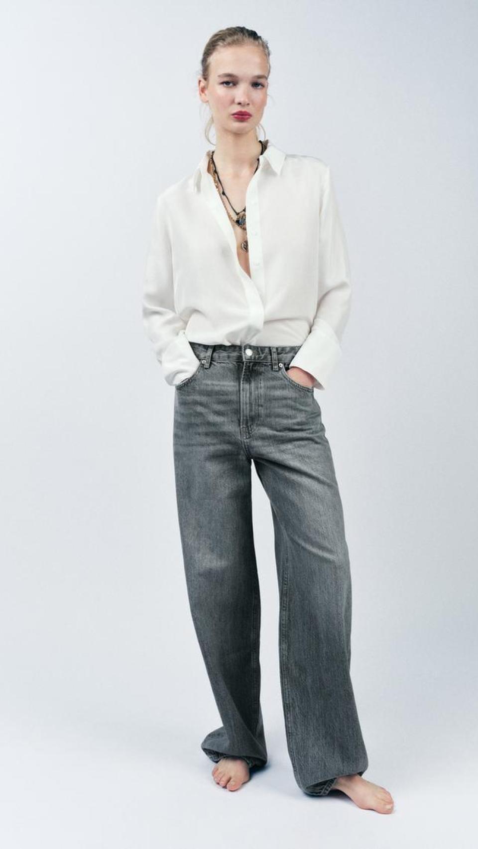 Jeans ZW Collection Baggy Tiro Medio de Zara.