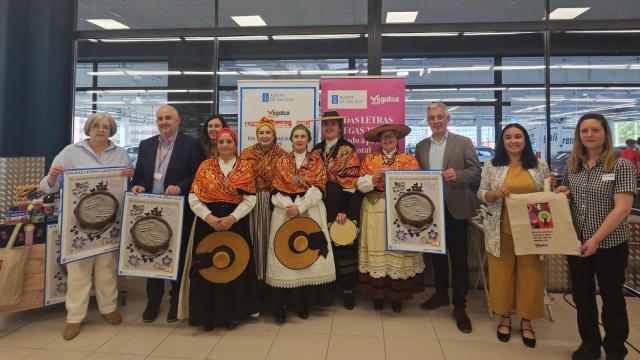 Vegalsa-Eroski homenajea a las cantareiras y la poesía popular por el Día das Letras Gallegas