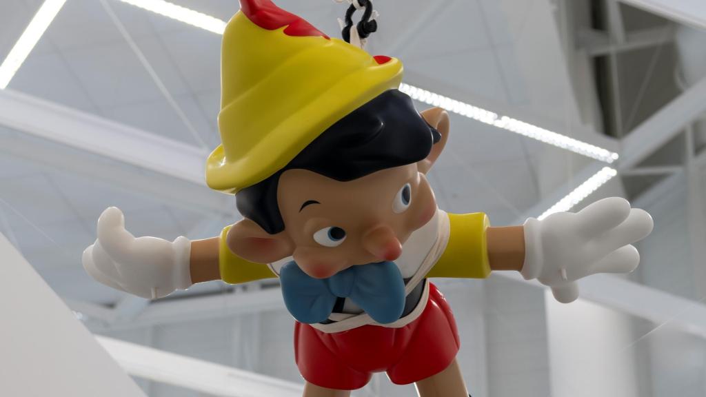 Maurizio Cattelan: 'Daddy, Daddy', 2008. Cortesía del Archivo Maurizio Cattelan. Foto: © Centre Pompidou-Metz / Marc Domage