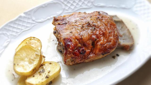 Plato de ternasco del restaurante.