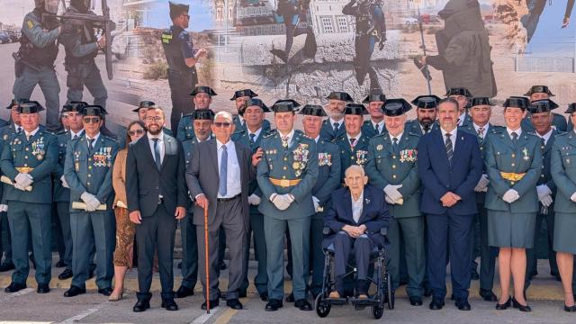 Foto de familia del aniversario de este martes en Alicante.
