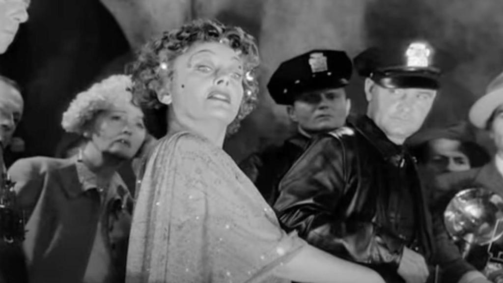 Norma Desmond se prepara para su escena final en 'El crepúsculo de los dioses'.