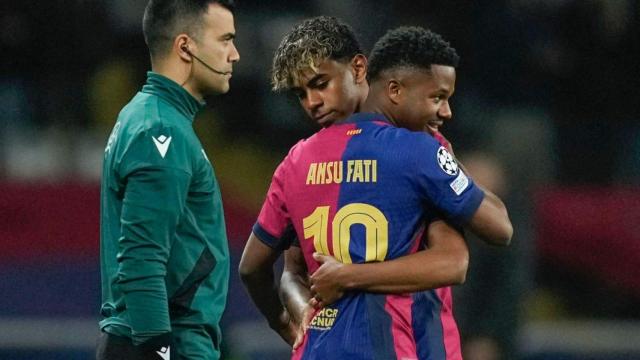 Ansu Fati entra en sustitución de Lamine Yamal