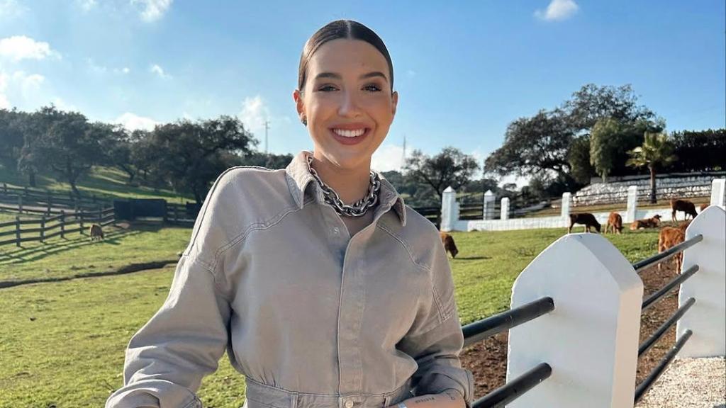 Alba Díaz, en la finca Cerro Negro, donde vive su padre, Manuel Díaz 'El Cordobés'.
