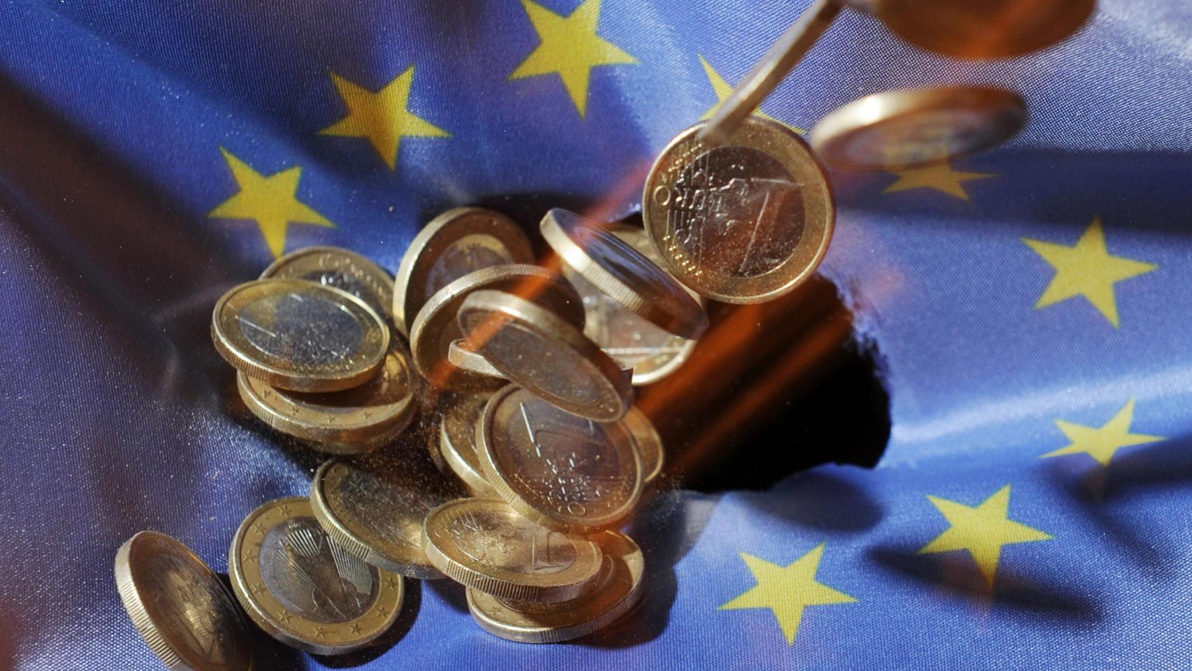 Monedas y bandera de la UE
