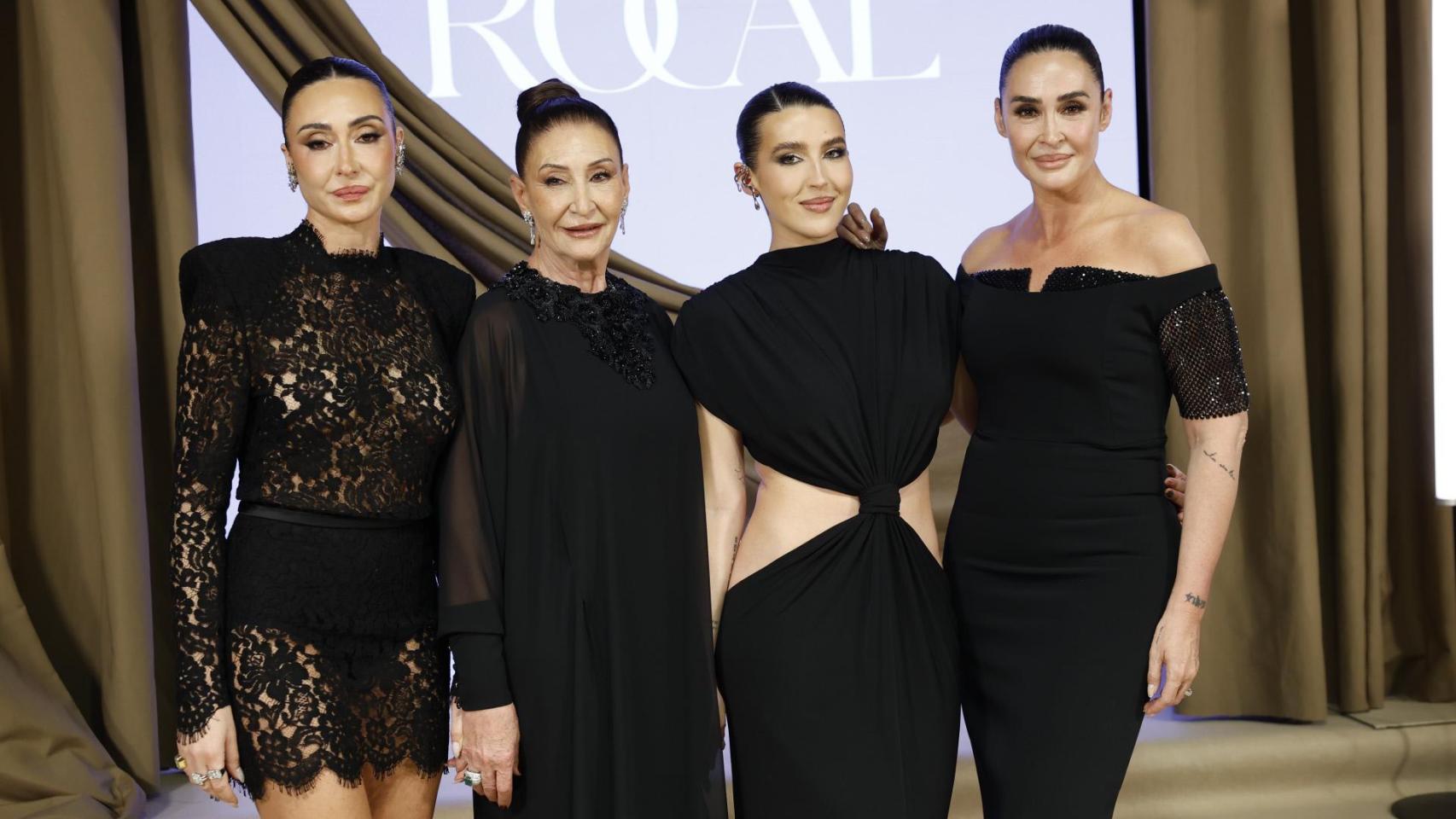 De izquierda a derecha Rocío Martín Berrocal, Victoria Martín Serrano, Alba Díaz Martín y Vicky Martín Berrocal en la premier de su documental en Madrid el 19 de mayo de 2025.