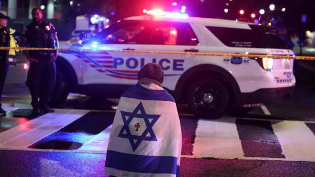 La Policía acordona la zona donde los empleados de la Embajada de Israel en Washington han sido tiroteados