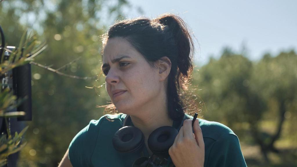 Belén Funes en un olivar de Jaén durante el rodaje de 'Los Tortuga'. Foto: A Contracorriente