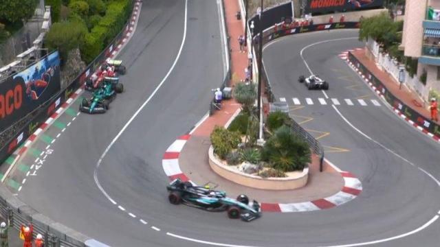 Así fue el duro accidente de Leclerc llevándose por delante el Aston Martin de Stroll en una curva histórica de Mónaco
