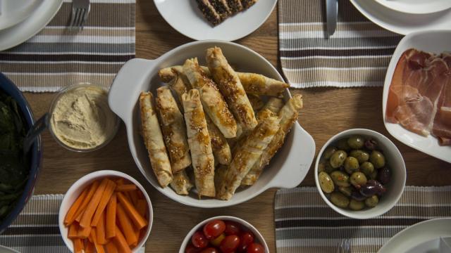 Aperitivos en una mesa.