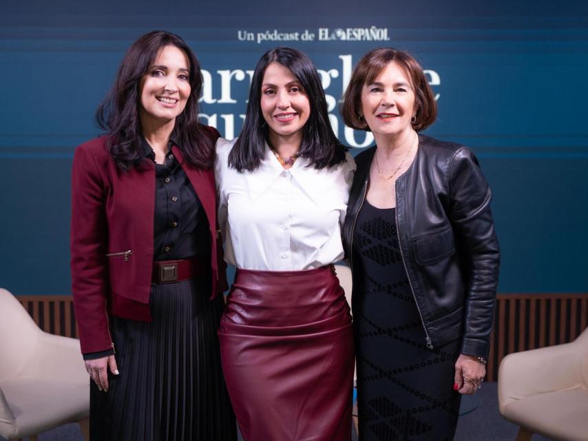 Cruz Sánchez de Lara y Charo Izquierdo posan con su invitada.