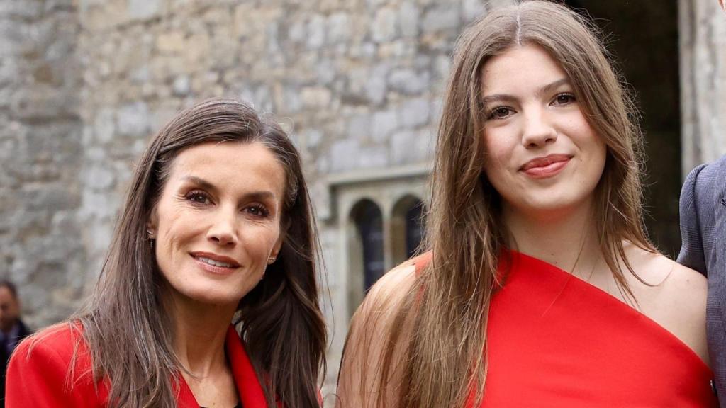 Sofía y Letizia se visten a juego, de rojo, para la graduación: las  imágenes del gran día de la Infanta en Gales