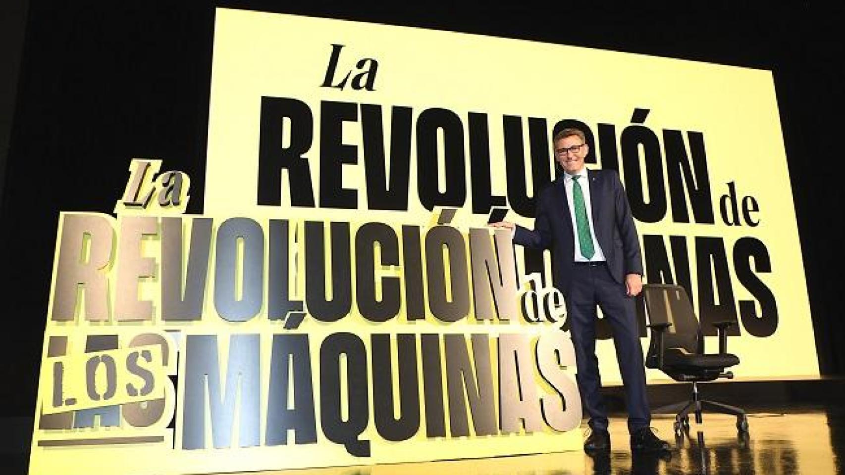 El director general de Eurocaja Rural, Víctor Manuel Martín López, en la presentación de 'La revolución de los máquinas'.