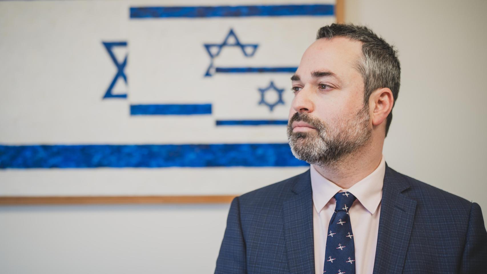 Dan Poraz, encargado de negocios de la embajada de Israel en España, en la legación diplomática, antes de su entrevista con EL ESPAÑOL.