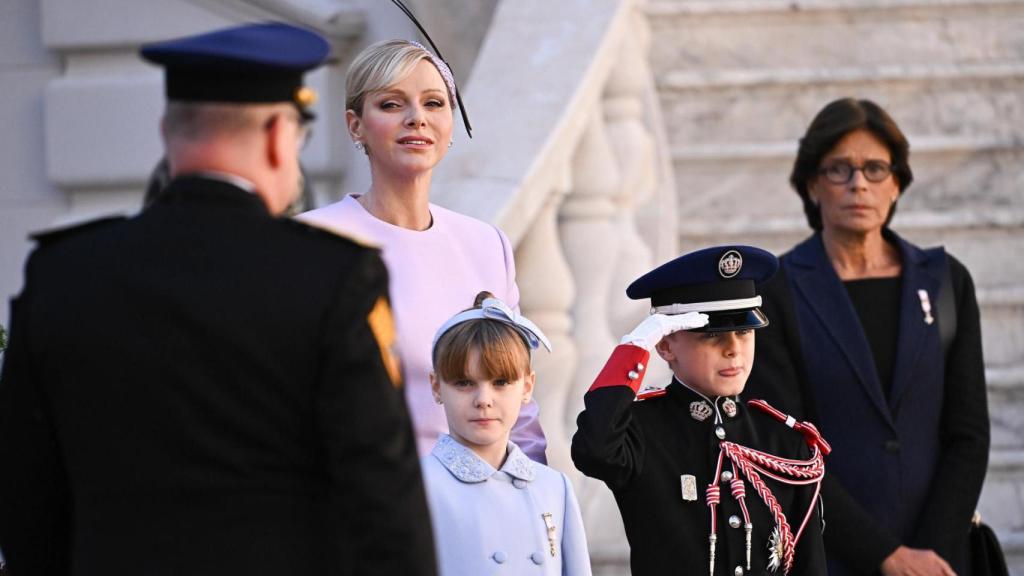 Los príncipes Alberto y Charlène junto a sus hijos en el Día Nacional de Mónaco 2024.