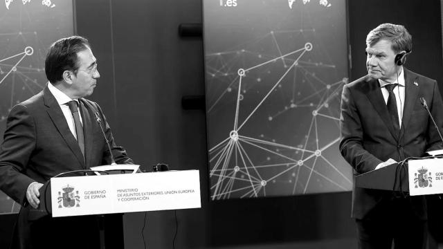 El ministro de Asuntos Exteriores, José Manuel Albares, y su homólogo alemán, Johann David.