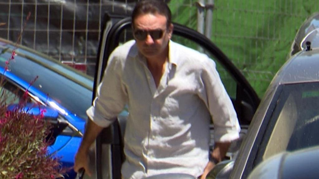 Enrique Ponce llegando este miércoles, día 28, a la Clínica Ruber Internacional.