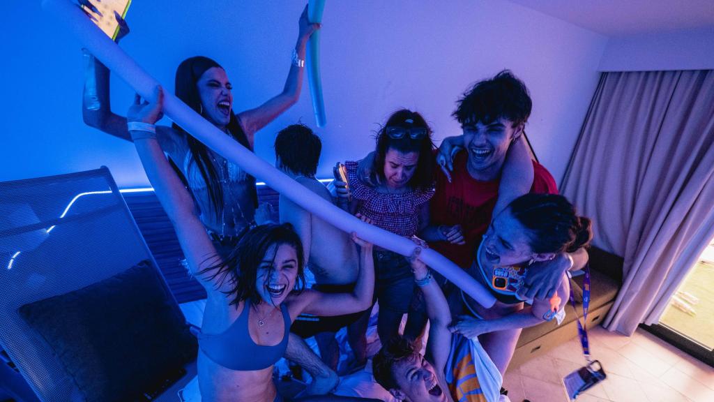 El elenco de 'Viaje de fin de curso: Mallorca'.