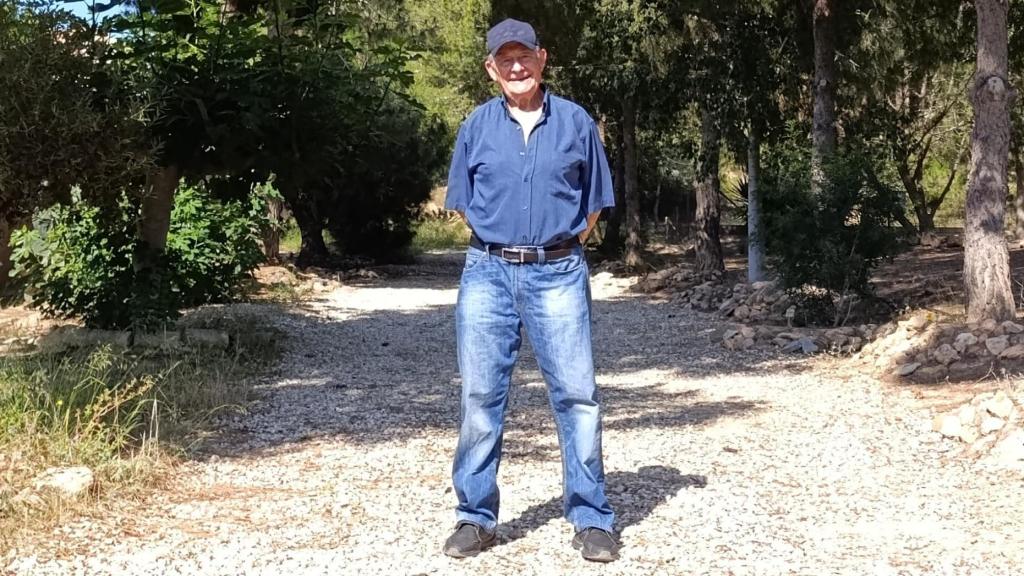 El expolicía nacional Andrés Ballesteros muestra el parque que lleva su nombre a EL ESPAÑOL|ENCLAVE ODS