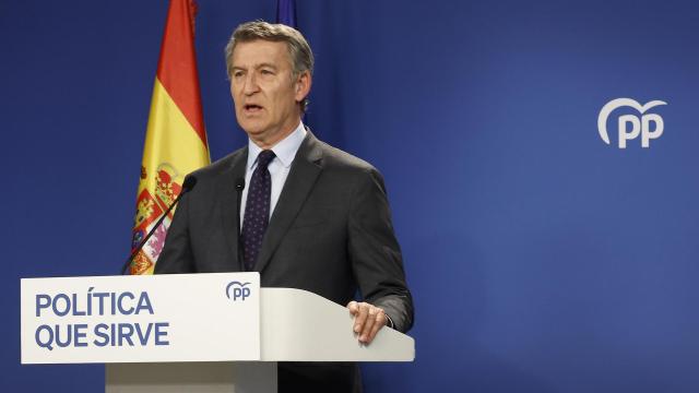 El líder del PP, Alberto Núñez Feijóo durante una rueda de prensa celebrada este jueves en la sede del partido de la calle Génova en Madrid.